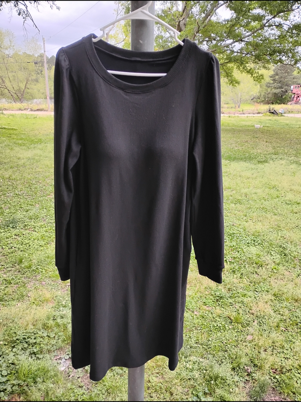 Women's Black Long-Sleeve Crewneck Shift Dress